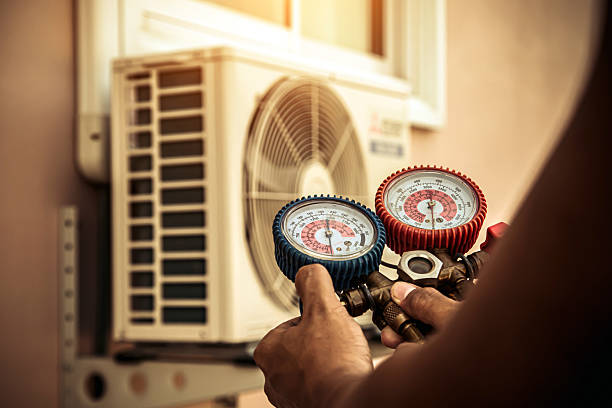 Professional Hvac technician working in Robinson, IL